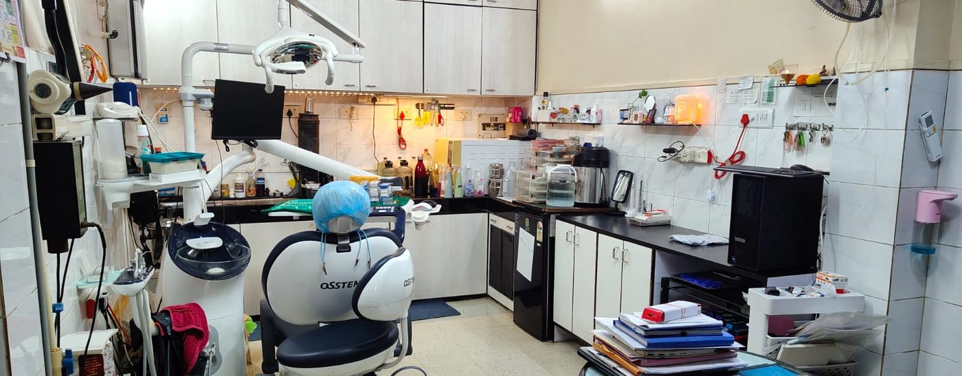 Treatment room at Pinak Dental Clinic